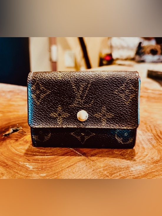 Louis Vuitton Handbags - Louis Vuitton Monogram Porte
Monnaie Plat Coin Purse Wallet
Brown/vintage 2001